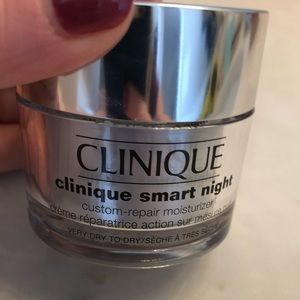 Clinique smart Night Custom repair moisturizer